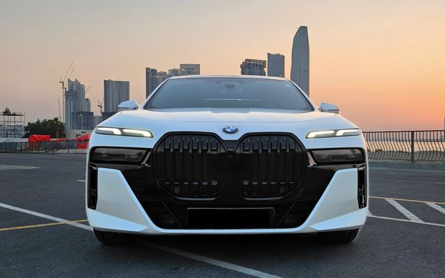 BMW 740i - image 3