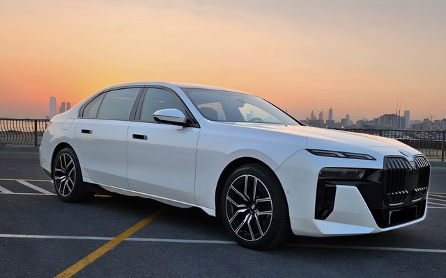 BMW 740i - image 1