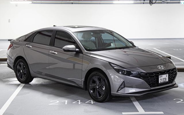 Hyundai Elantra - image 1