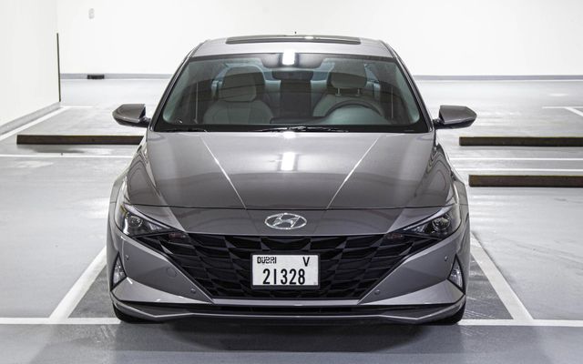 Hyundai Elantra - image 2