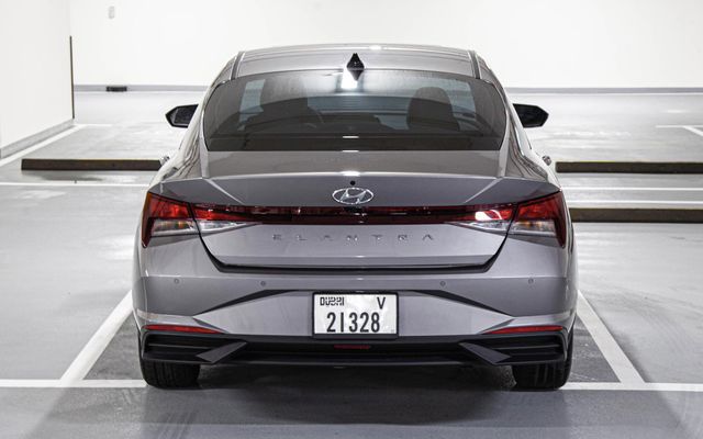 Hyundai Elantra – Picture 4