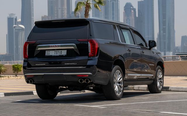 GMC Yukon Denali - image 4