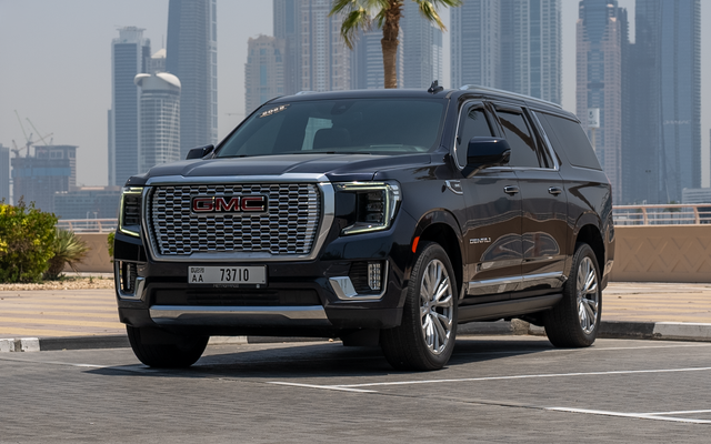 GMC Yukon Denali - image 1