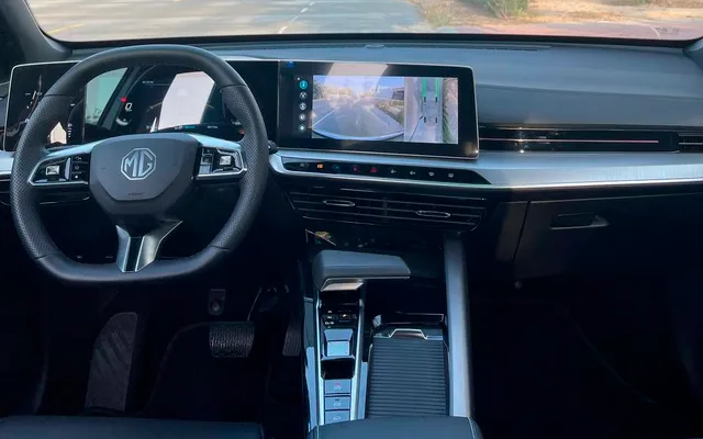 MG ONE - image 4
