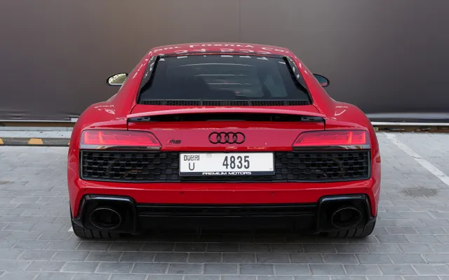 AUDI R8 - image 3