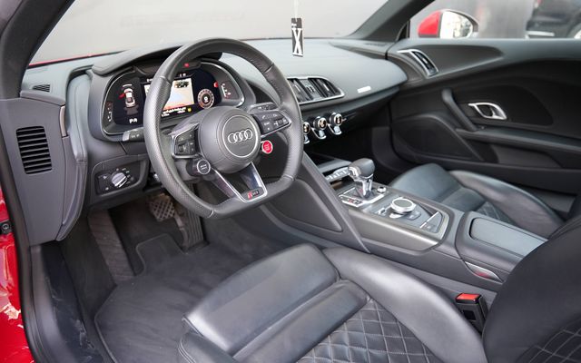 AUDI R8 - image 4