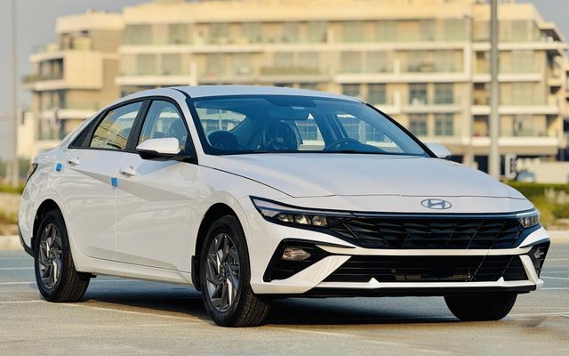 HYUNDAI ELANTRA - image 1