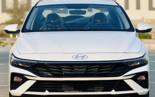 HYUNDAI ELANTRA - image 3