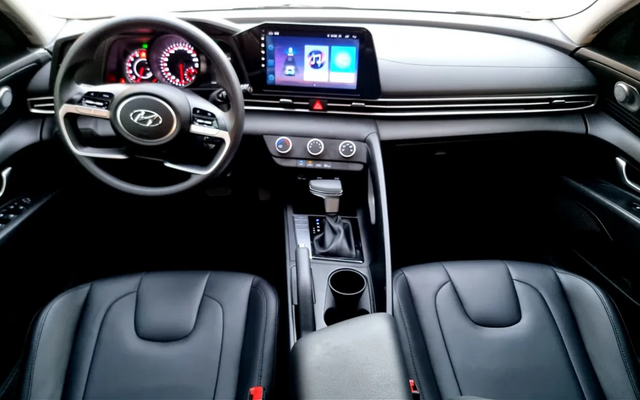HYUNDAI ELANTRA - image 3