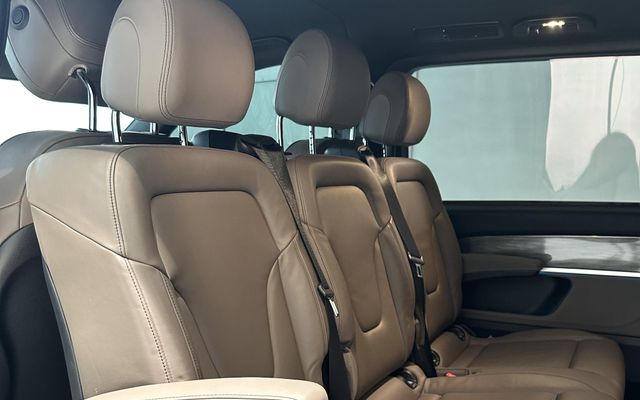 MERCEDES-BENZ V250 - image 4
