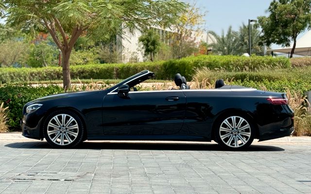 MERCEDES E200 CONVERTIBLE - image 2