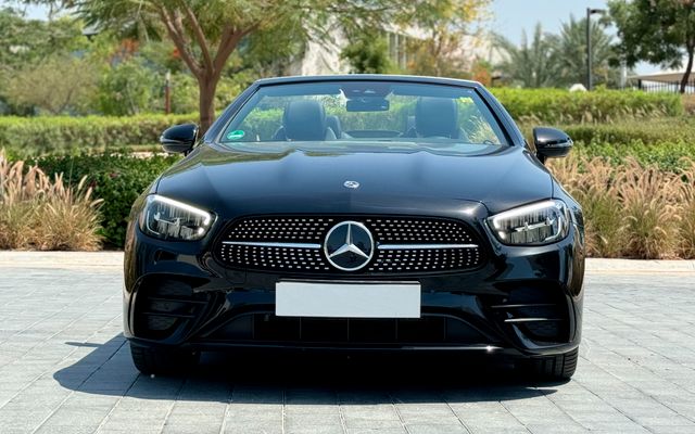 MERCEDES E200 CONVERTIBLE - image 3