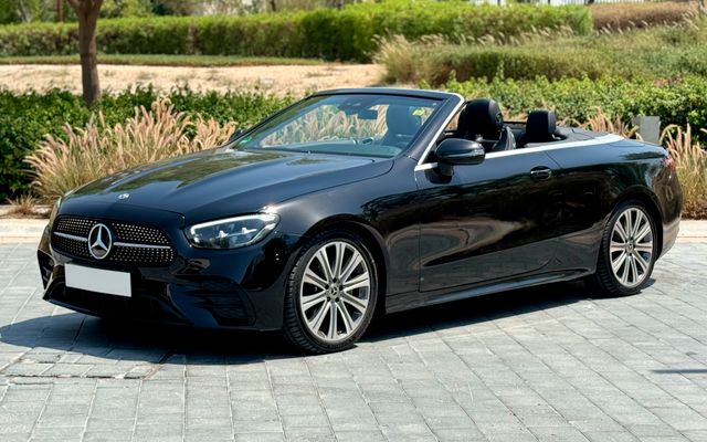 MERCEDES E200 CONVERTIBLE - image 4