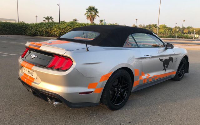 Ford Mustang - image 2