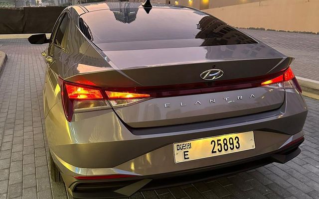 Hyundai Elantra - image 3