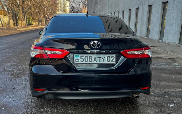TOYOTA CAMRY - image 3