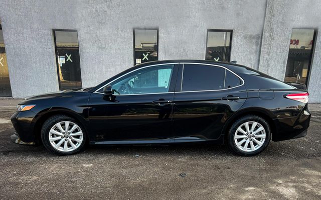 TOYOTA CAMRY - image 2
