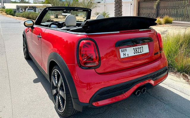 MINI COOPER S Cabrio - image 2