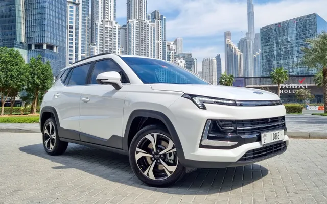 JAC S4 - image 1