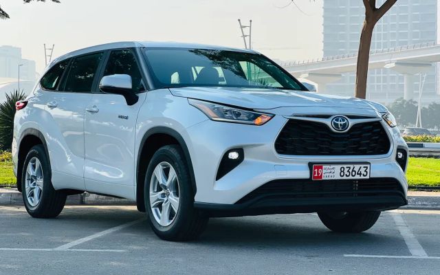 TOYOTA HIGHLANDER HYBRID - image 3