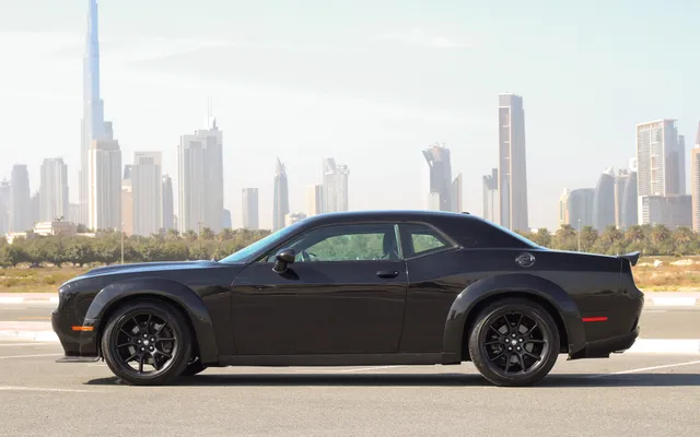 Dodge Challenger V8 - image 2