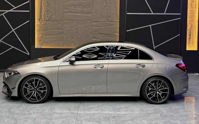 MERCEDES A35 - image 2