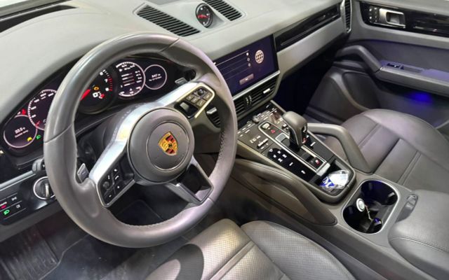 Porsche Cayenne - image 4