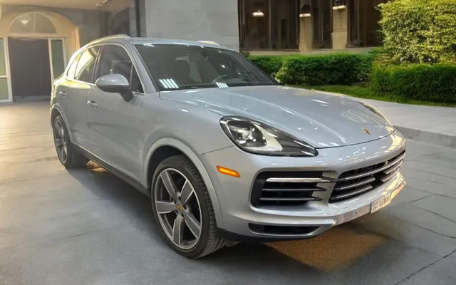 Porsche Cayenne - image 1