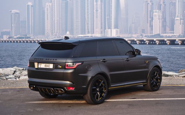 RANGE ROVER SPORT SVR - image 4