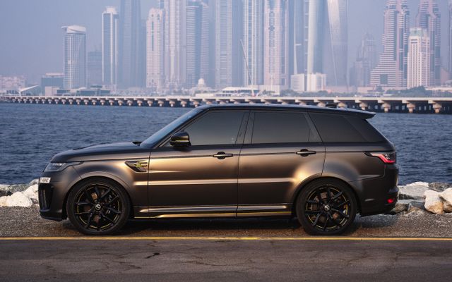 RANGE ROVER SPORT SVR - image 2