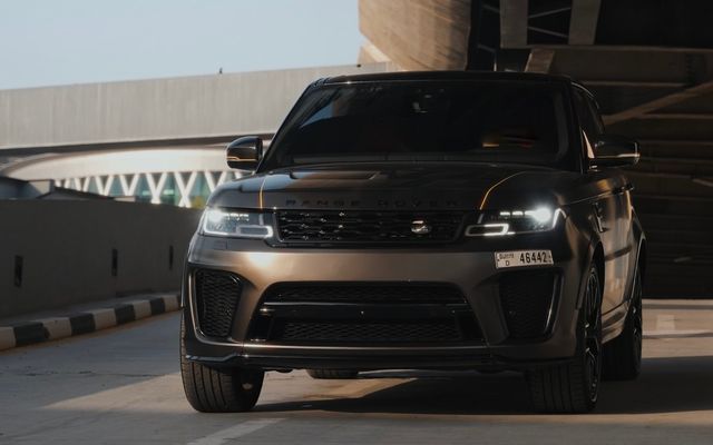 RANGE ROVER SPORT SVR - image 3