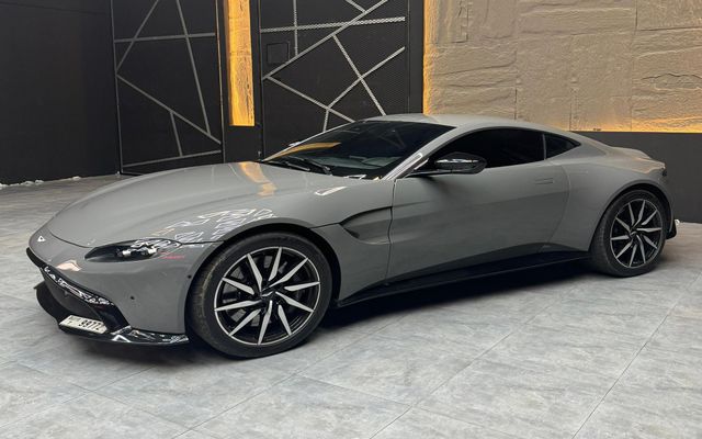 ASTON MARTIN VANTAGE - image 2