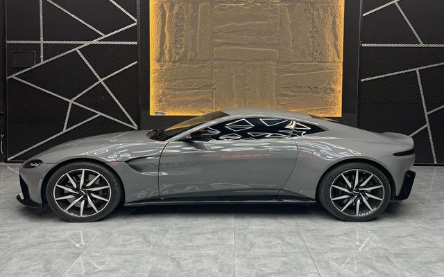 ASTON MARTIN VANTAGE - image 3
