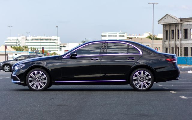 Mercedes E350 - image 2
