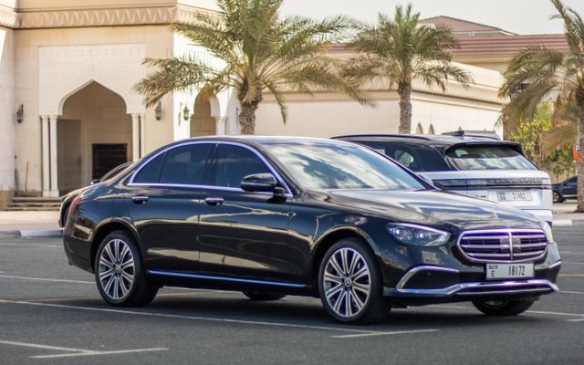 Mercedes E350 - image 4