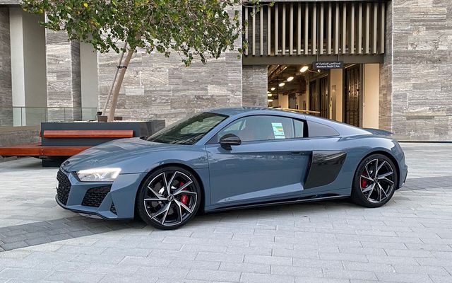 AUDI R8 V10 COUPE - image 3