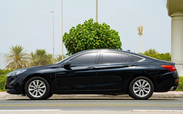 Hongqi H5 - image 2