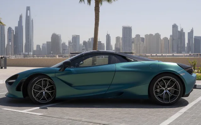McLaren 720S - image 2