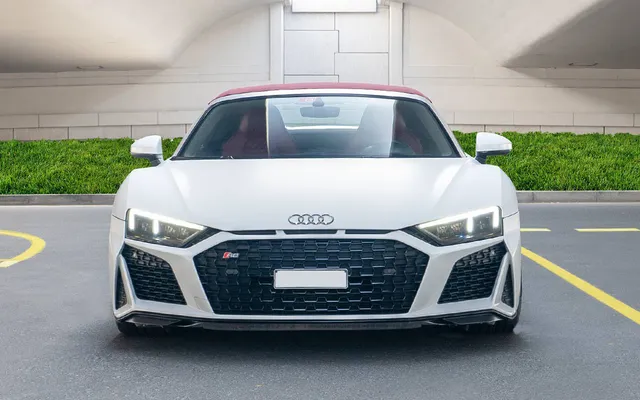 AUDI R8 Convertible - image 2