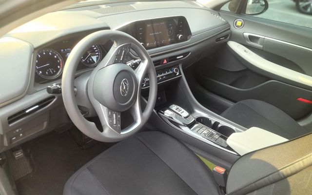 Hyundai Sonata - image 3