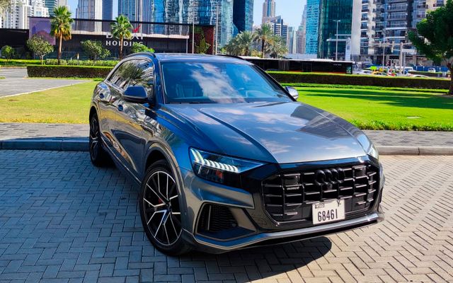 Audi Q8 S-Line Quattro - image 2