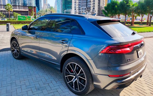Audi Q8 S-Line Quattro - image 4