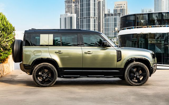Land Rover Defender - image 4