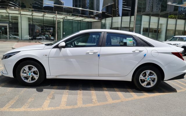 Hyundai Elantra - image 2