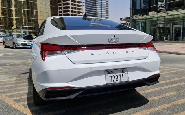 Hyundai Elantra - image 4