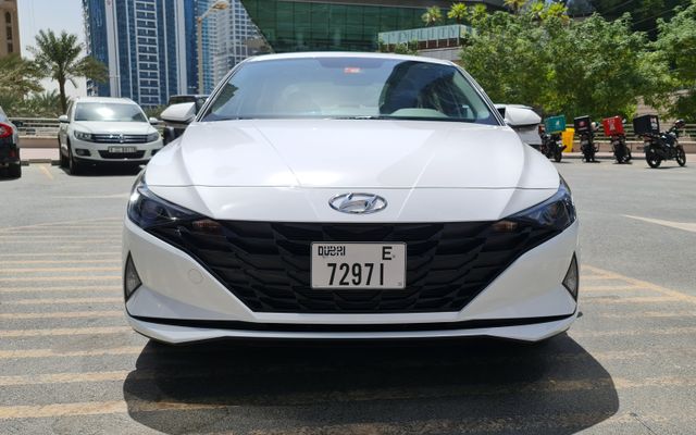 Hyundai Elantra - image 1