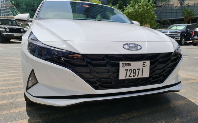 Hyundai Elantra - image 3