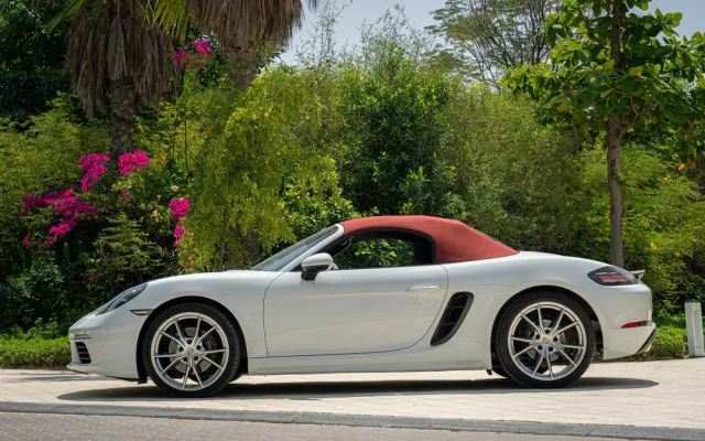 Porsche Boxster - image 2