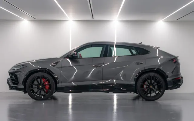 Lamborghini URUS Standard - image 2