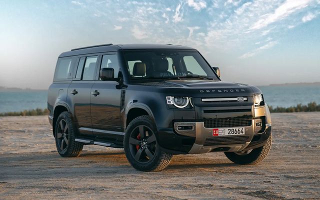 LAND ROVER DEFENDER 130 - image 1